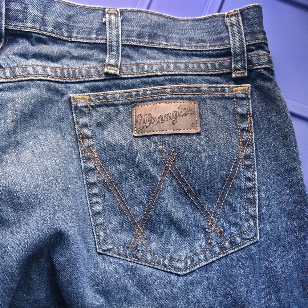 Wrangler Jeans Mens 36x36 Blue Relaxed Straight Denim Medium Wash Cowboy